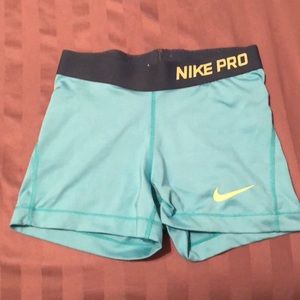 NIKE SHORTS